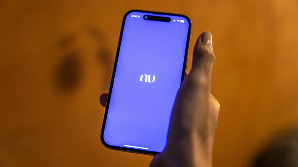 Instabilidade no Pix deixa app do Nubank travado à noite