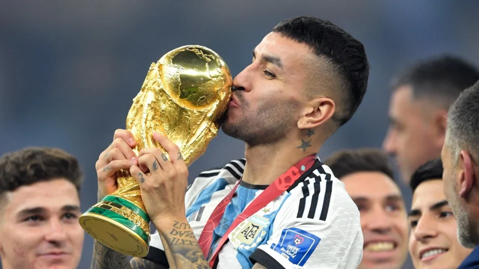 River Plate avança por Almada e trava disputa direta com Flamengo