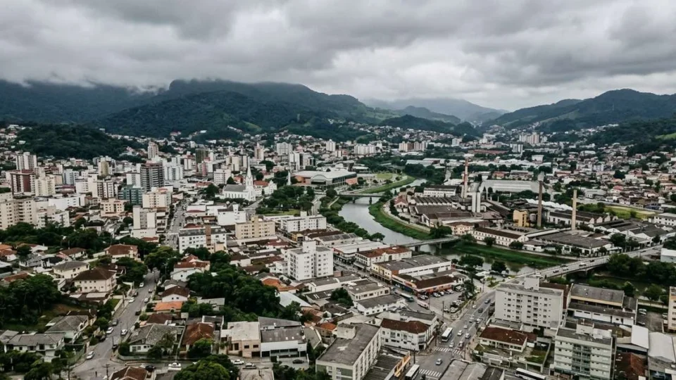 Tempo firme e umidade alta nesta quinta-feira em Joinville
