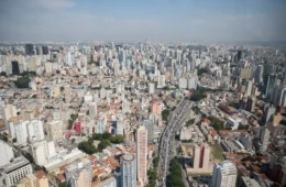 Frente fria coloca São Paulo em alerta; ventos podem chegar a 90 km/h e temporal preocupa Defesa Civil