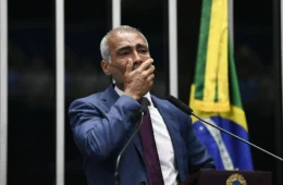 Criticado por acompanhar torneio mundial nos EUA, Romário anuncia devolução do salário de senador