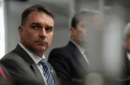 Flávio Bolsonaro depõe à PF nesta terça; entenda o que está sendo investigado