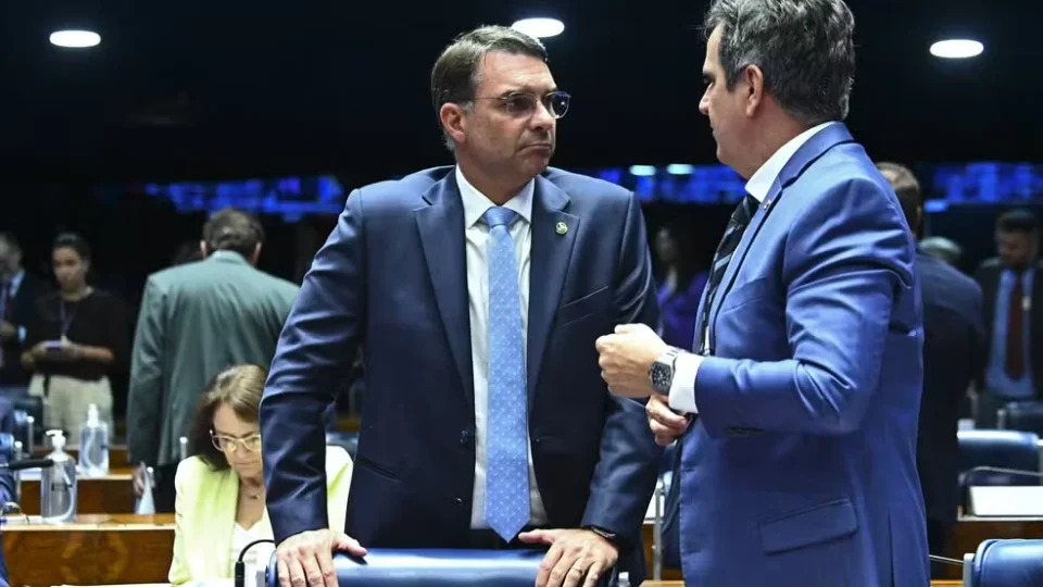 Ciro Nogueira barra apoio a Flávio Bolsonaro e PP-União Brasil deve ficar neutro em 2026