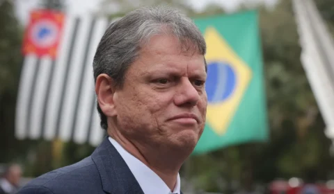 Crise nas rodovias de SP coloca Tarcísio sob pressão após alerta do TCE-SP