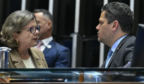 Alcolumbre adia votação de PEC da aposentadoria especial