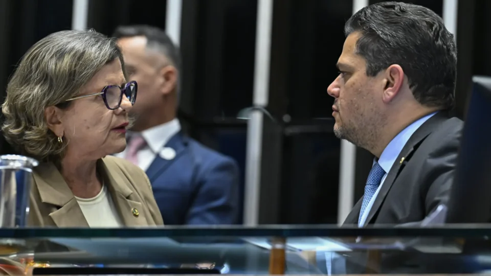 Alcolumbre adia votação de PEC da aposentadoria especial