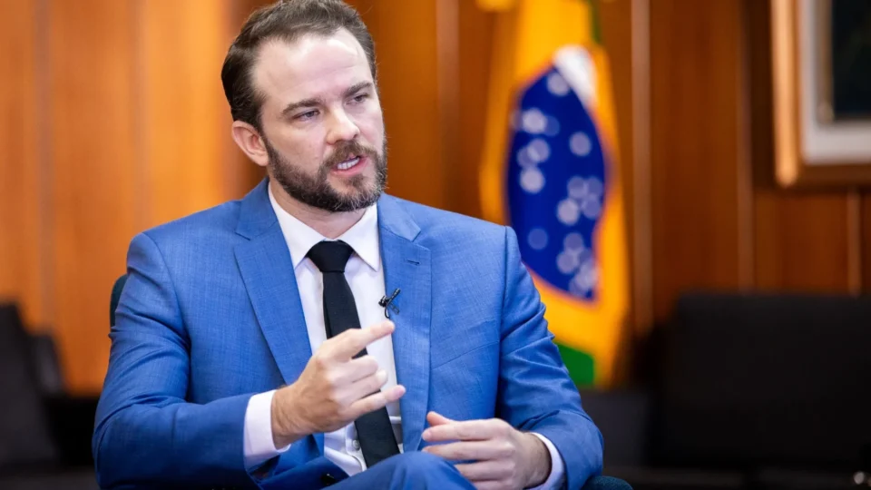 Durigan mira ricos e cortes para destravar juros altos