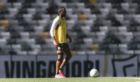 Alexsander volta ao Atlético-MG e mira vaga entre titulares