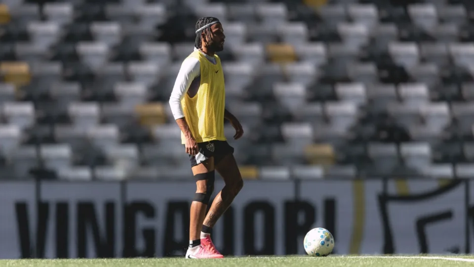 Alexsander volta ao Atlético-MG e mira vaga entre titulares