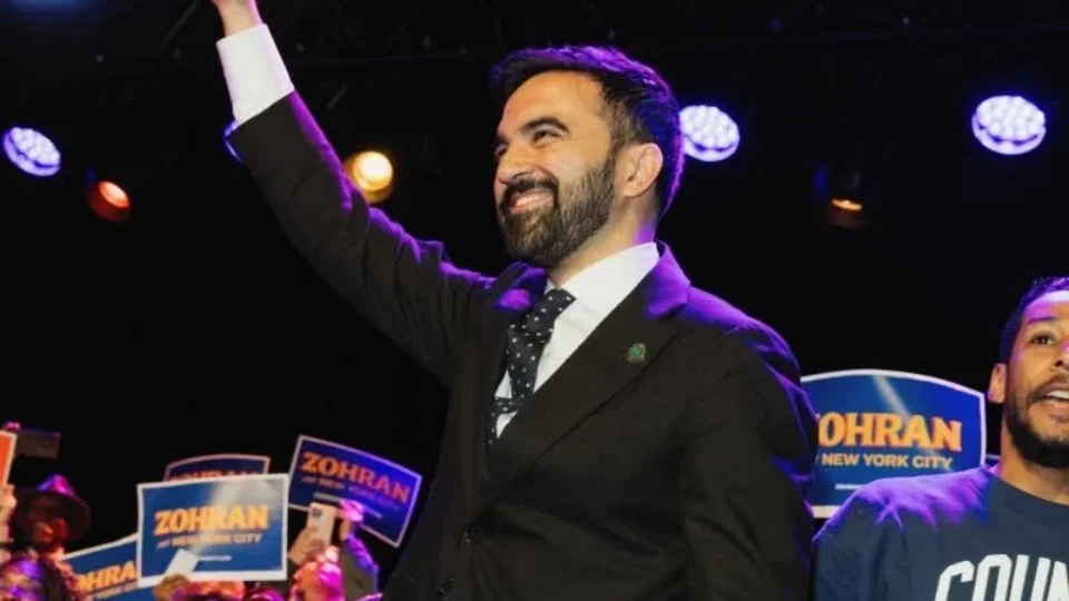 Prefeito de Nova York, Zohran Mamdani exclui bairros europeus e judaicos de mapa turístico e adiciona locais muçulmanos