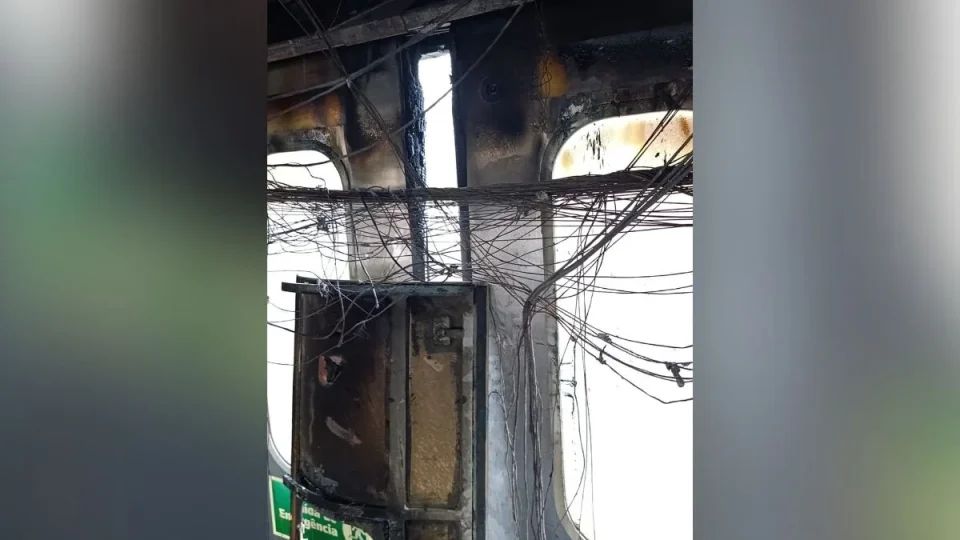 CPTM descarta sabotagem após incêndio em trem que paralisou três linhas em SP