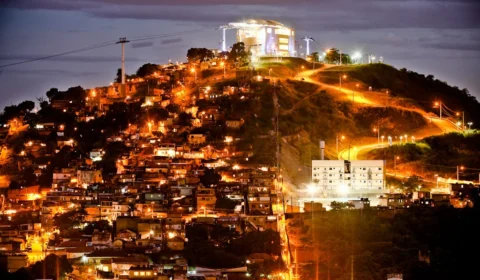 Tiroteio no Morro do Adeus deixa homem ferido no Alemão