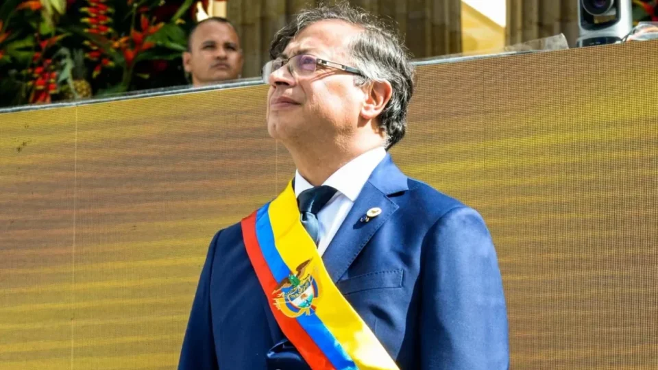Gustavo Petro não reconhece vitória de Abelardo de la Espriella, aponta fraude e convoca protestos