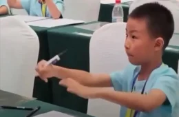 Crianças impressionam ao fazer cálculos em segundos usando “ábaco imaginário” durante competição na China