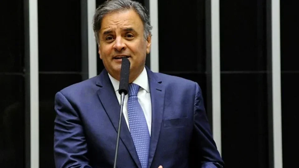 Aécio bate o martelo, desiste do Planalto e decisão do PSDB muda cenário da disputa presidencial