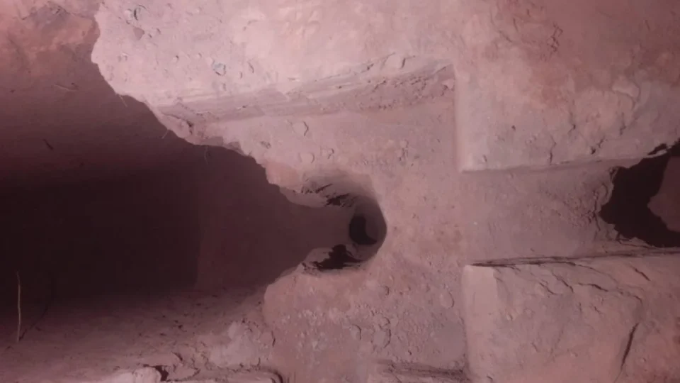 Menina de 6 anos cai em buraco de 7 metros enquanto brincava; resgate mobiliza retroescavadeira no interior de SP