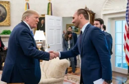 Governo Trump concede green card a Eduardo Bolsonaro, diz coluna