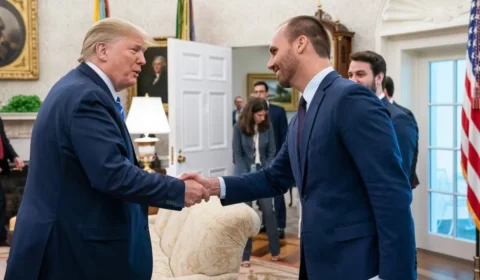 Governo Trump concede green card a Eduardo Bolsonaro, diz coluna