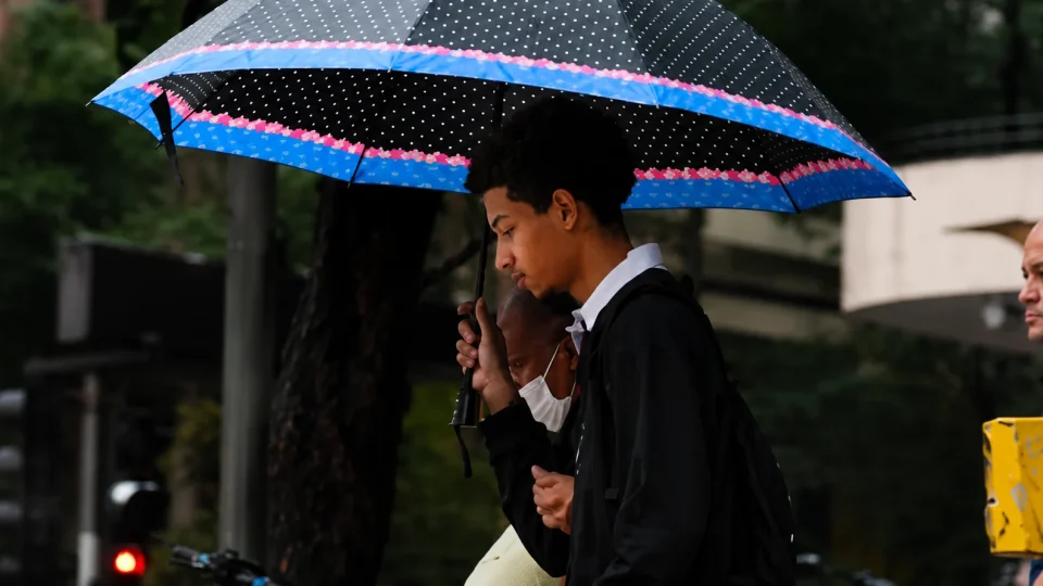 Granizo em Minas? Alerta coloca 48 cidades em risco nesta sexta-feira