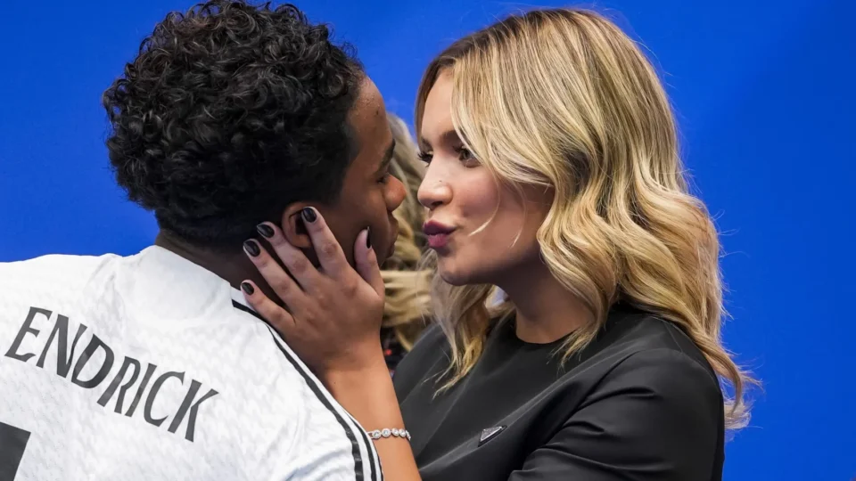 Após eliminação do Brasil, atitude de Gabriely Miranda com Endrick chama atenção e emociona fãs