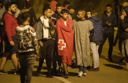 Crise migratória: imigrantes marroquinos atravessam a fronteira de Ceuta; Prefeito aciona Exército