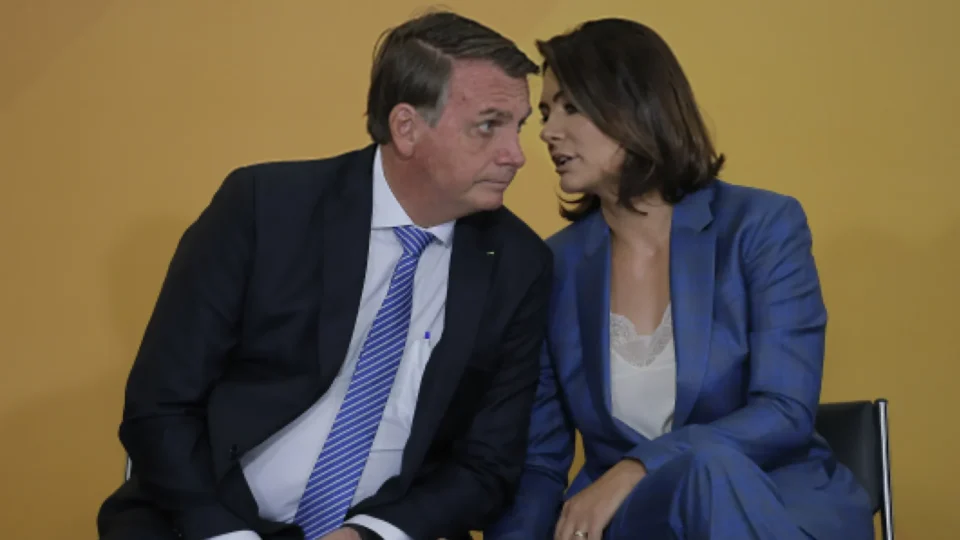 Jair Bolsonaro sabia de vídeos de Michelle contra Flávio e ‘lavou as mãos’