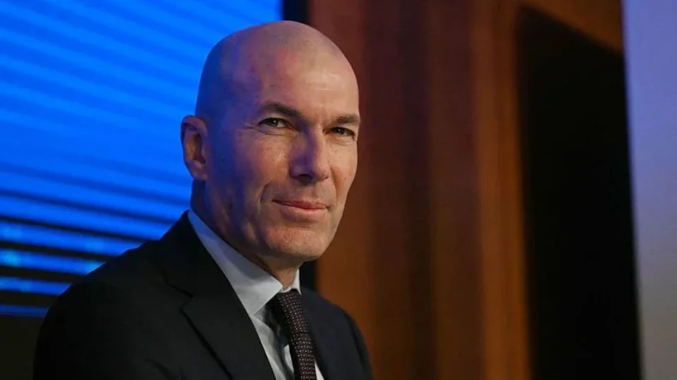Zidane está de volta à França; ídolo assume seleção após 14 anos de Deschamps