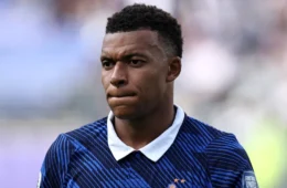Mbappé brilha em 2026 e expõe lado sombrio do futebol