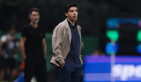 Abel quebra o silêncio sobre expulsões e faz comentário que repercute após goleada do Palmeiras