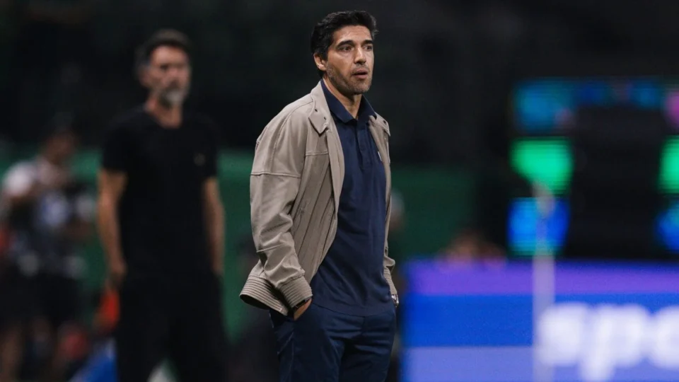 Abel quebra o silêncio sobre expulsões e faz comentário que repercute após goleada do Palmeiras