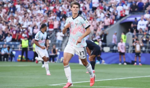 De Ketelaere larga o tênis e vira protagonista da Bélgica
