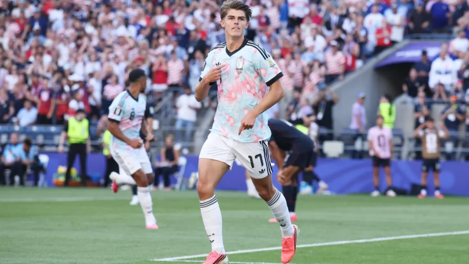 De Ketelaere larga o tênis e vira protagonista da Bélgica