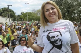 Justiça Eleitoral bloqueia contas de ex-mulher de Bolsonaro após calote em devolução de verba pública