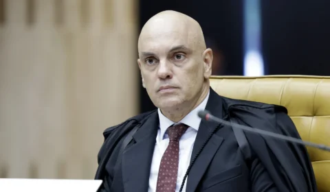 Decisão de Moraes sobre uso de IA na campanha de Flávio Bolsonaro gera tensão entre STF e TSE