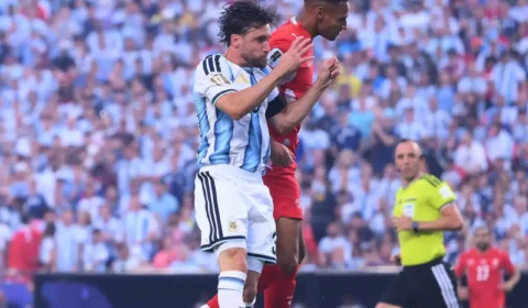 Argentina e Suíça seguem empatadas, levam decisão para a prorrogação e mantêm vaga na semifinal em aberto