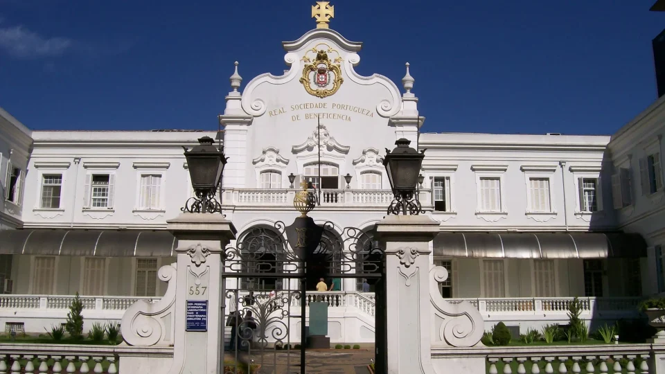 Hospital disse que cirurgia feita por engano poderia beneficiar idosa, mas família relata piora e vai à Justiça