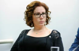 Zambelli rebate deputado italiano e diz que não fugiu da Justiça: “Estou cumprindo determinações”