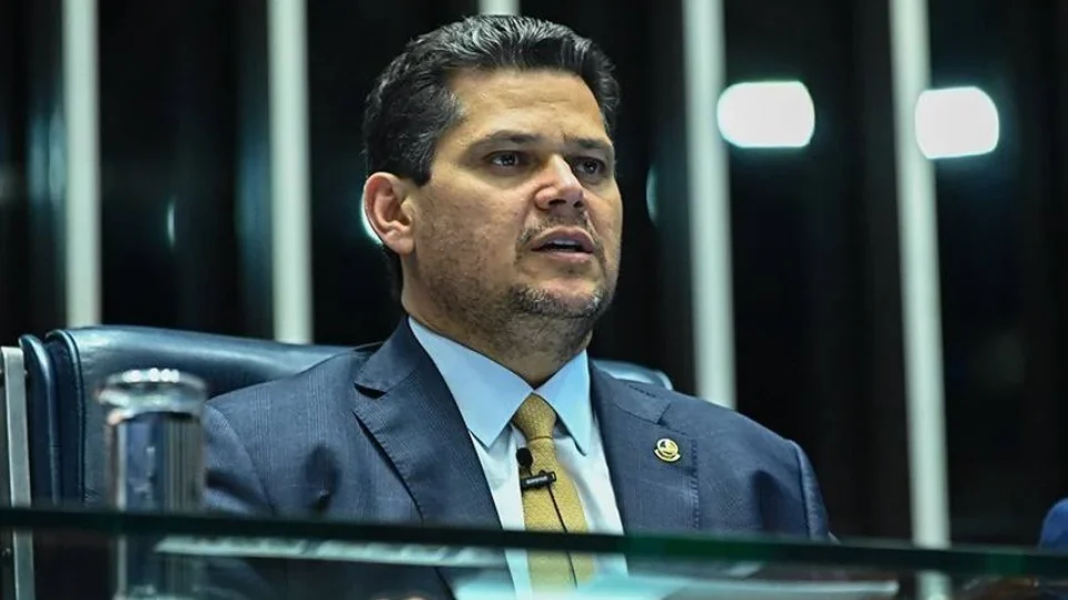 Alcolumbre reavalia formato de reunião sobre PEC do fim da escala 6×1
