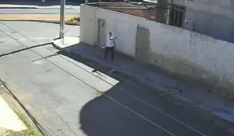 Policial efetua disparos em rua após sair de igreja em MG