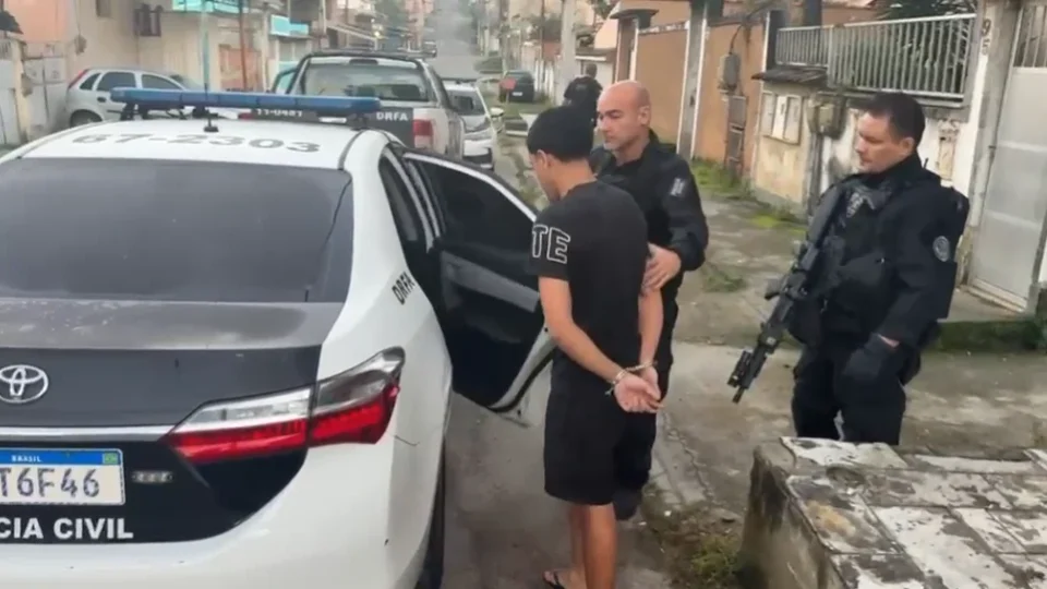 Polícia Civil faz operação contra esquema de veículos roubados e placas clonadas em São Gonçalo