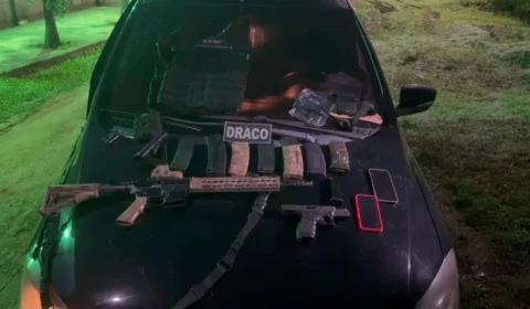 Polícia Civil faz operação contra liderança de milícia na Zona Oeste e apreende fuzil