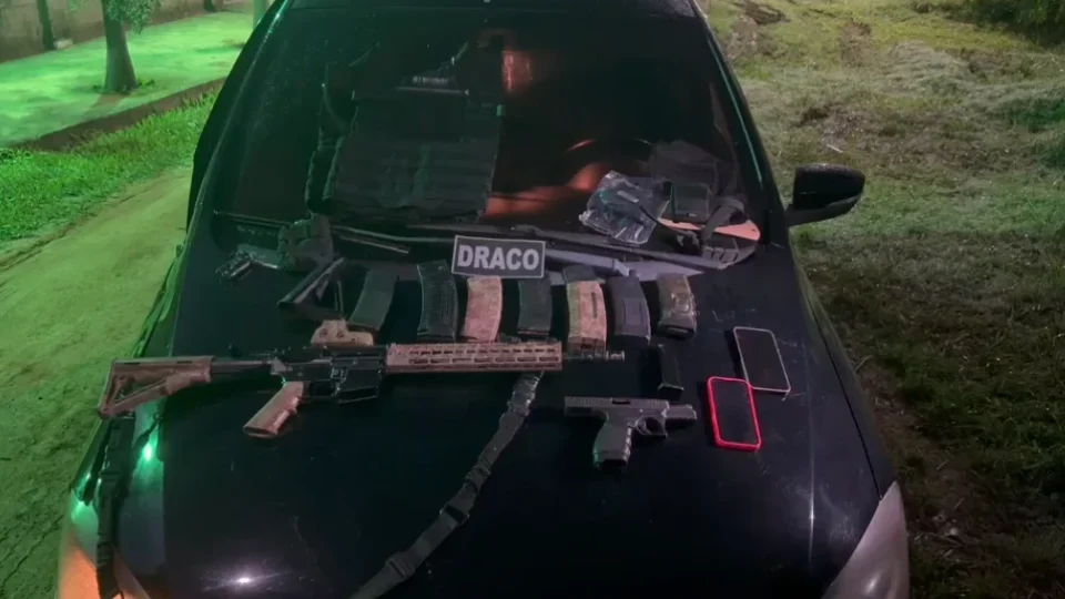 Polícia Civil faz operação contra liderança de milícia na Zona Oeste e apreende fuzil