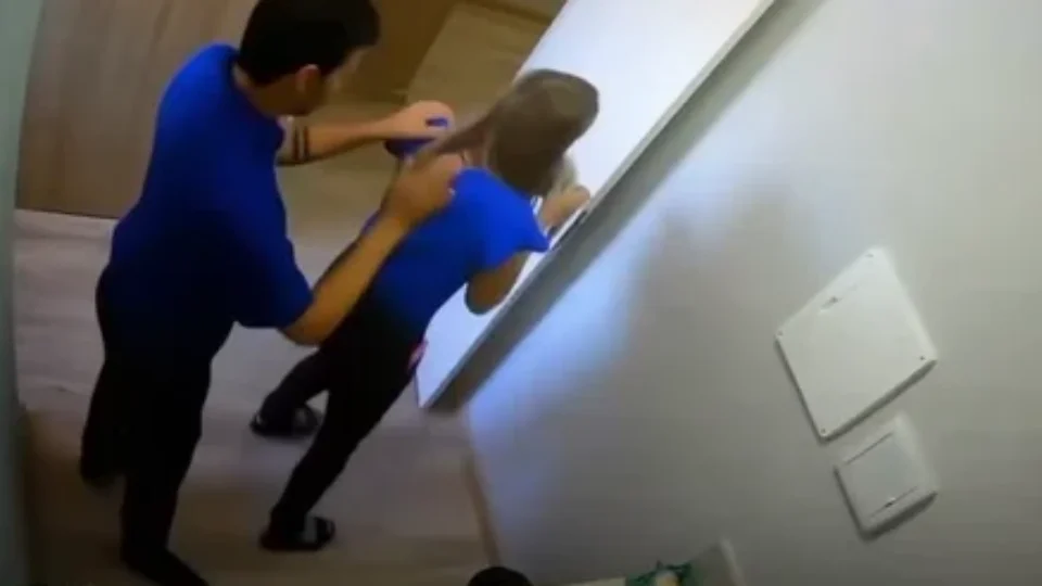 Funcionária se engasga com bolo no trabalho e atitude de gerente choca a internet; veja o vídeo