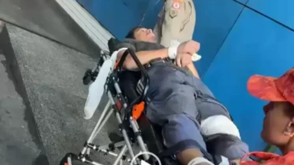 Homem em surto invade clínica no Campinho com faca e cassetete; policial atira para contê-lo