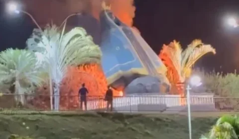  Incêndio destrói monumento de Nossa Senhora Aparecida e causa comoção; o que se sabe sobre o caso