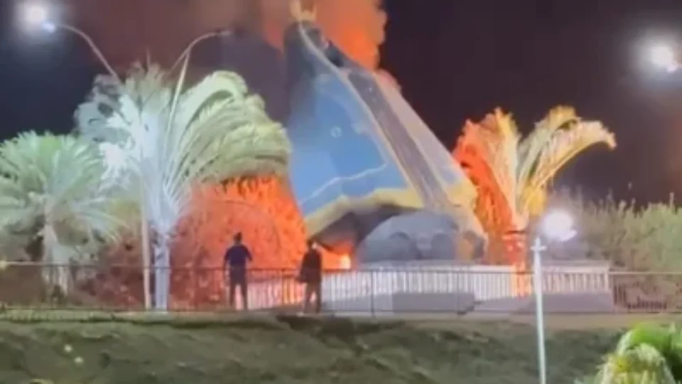  Incêndio destrói monumento de Nossa Senhora Aparecida e causa comoção; o que se sabe sobre o caso