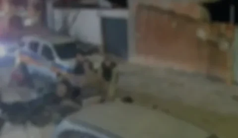 Abordagem da PM termina em confusão, denúncias de agressão e tumulto em MG