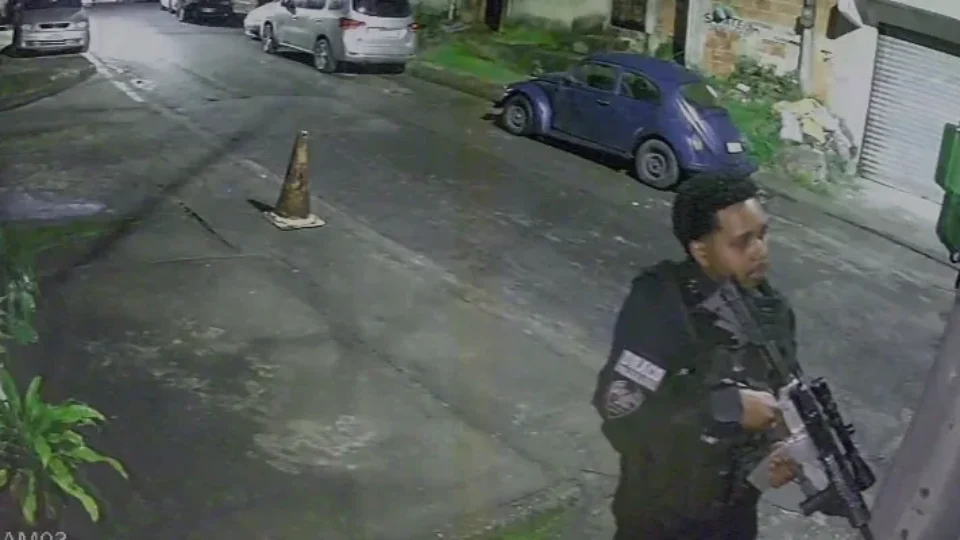 Polícia ou Bandido:  operação policial contra milicianos que usam uniforme da DRACO causa pânico em comunidade no Rio
