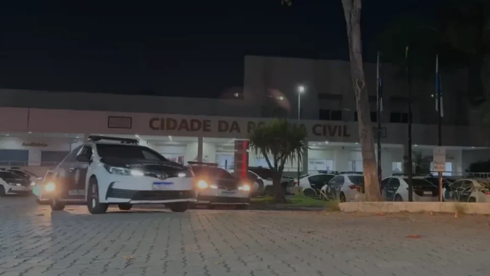 Polícia mira grupo que usava carros clonados para roubar farmácias e furtar remédios de alto valor no Rio