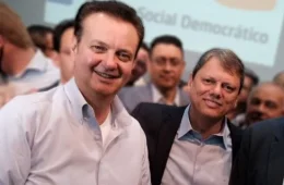 “Erram os que insistem em ignorar que nosso apoio a Tarcísio é incondicional”, diz Kassab após rumores sobre convenção do PSD